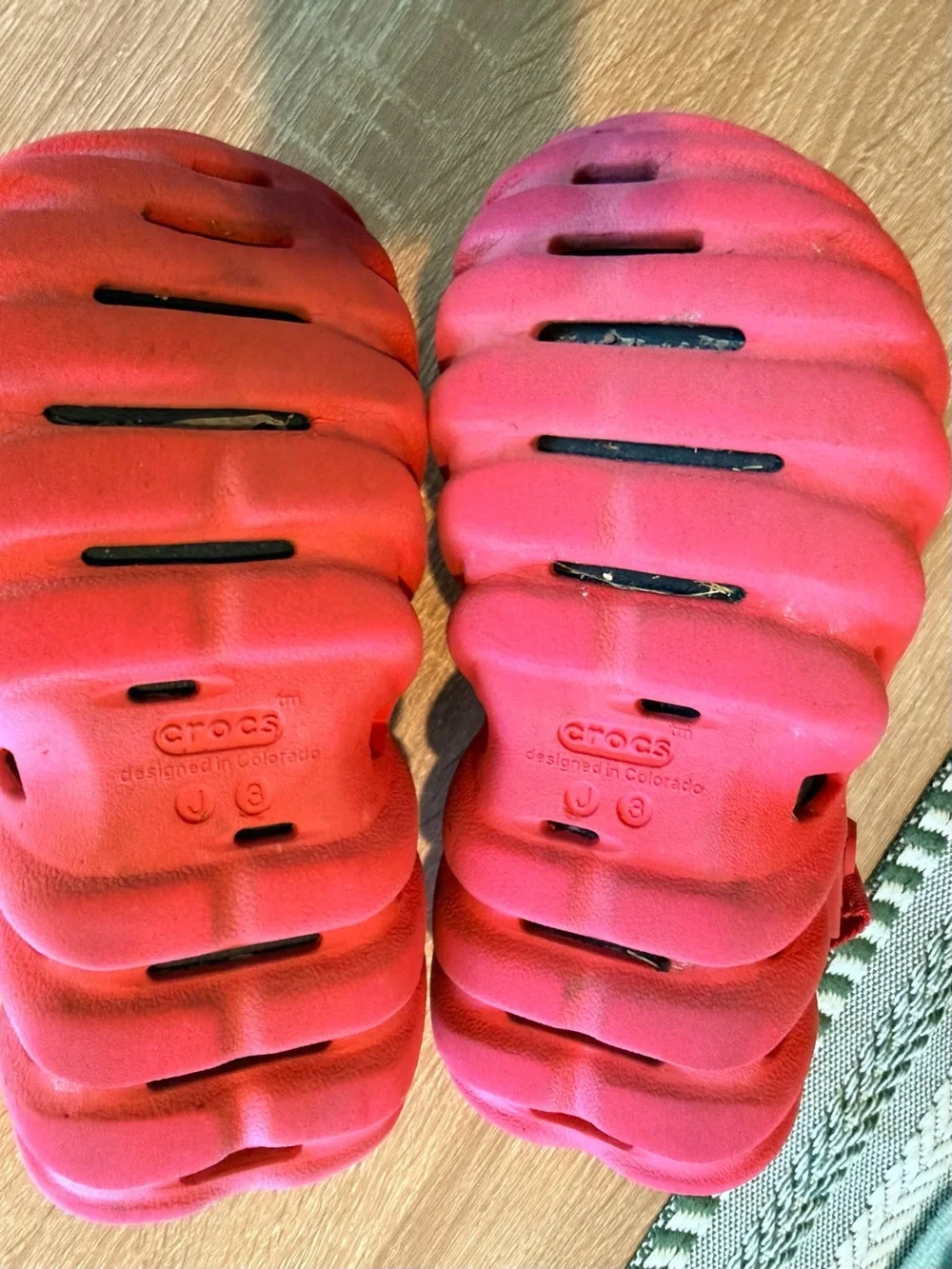 CROCS echo Kids Water-Friendly Clog in Bright Red size y 3